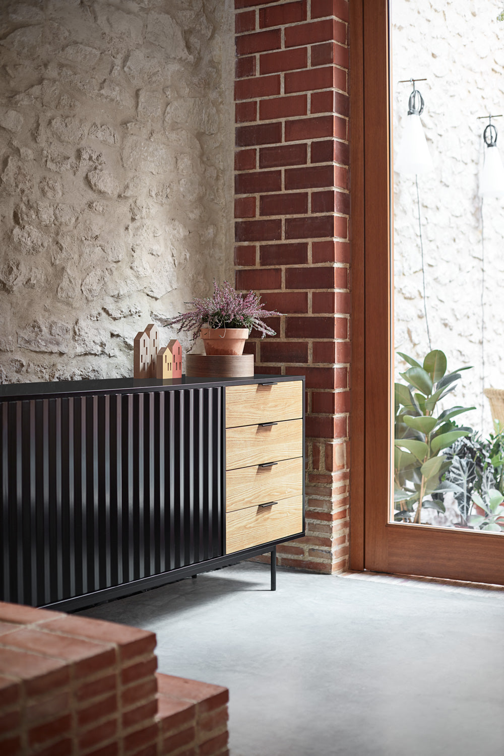 Buffet 2 portes 4 tiroirs 160x47 cm Sierra de Teulat noir et chêne clair