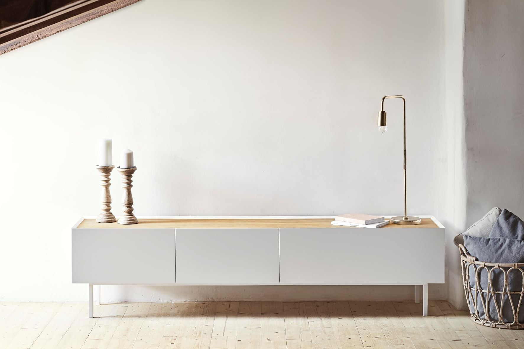 Meuble TV 2 tiroirs à abbattant 180x40 cm Arista de Teulat blanc