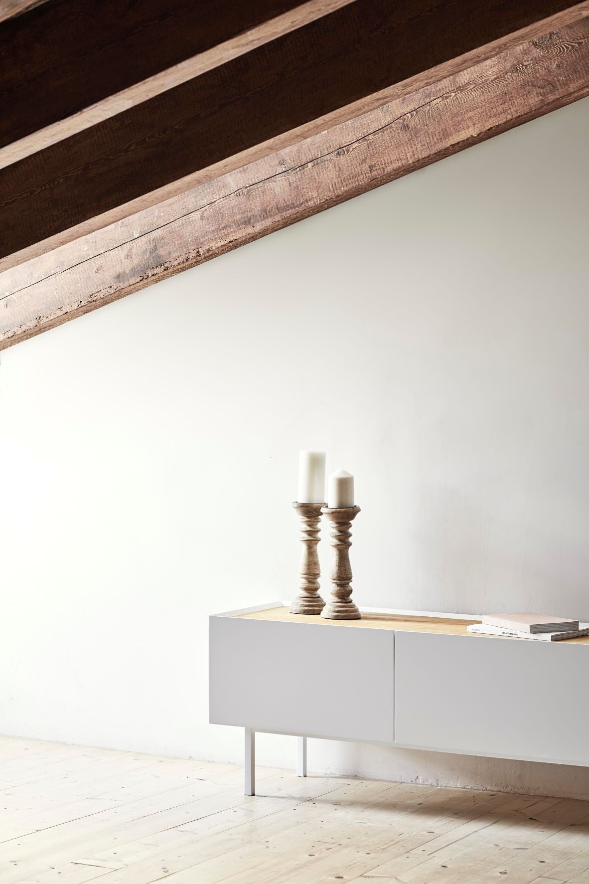 Meuble TV 2 tiroirs à abbattant 180x40 cm Arista de Teulat blanc