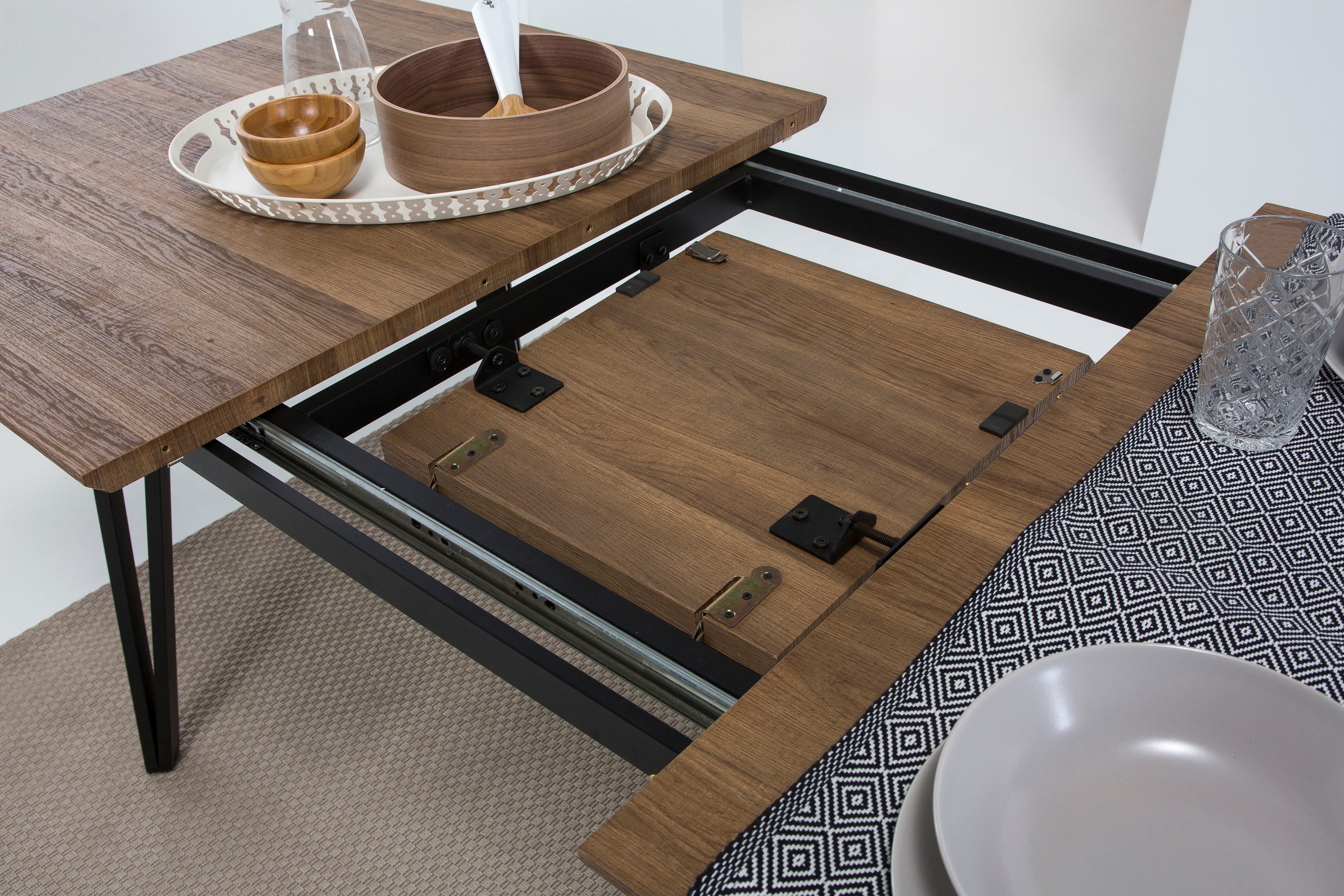 Table extensible jusqu'à 200 cm en bois de chêne foncé Sarno 140x90 cm