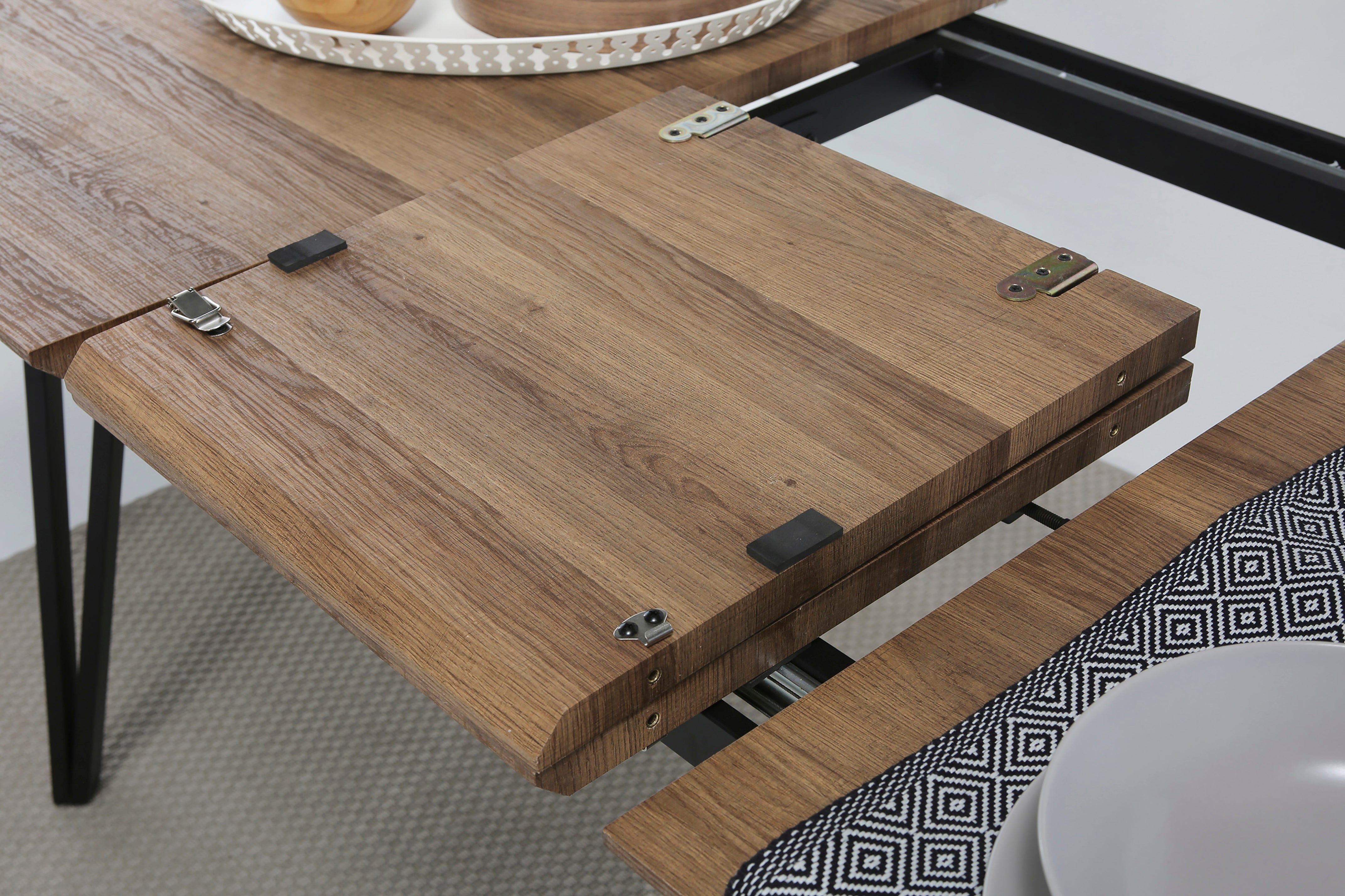 Table extensible jusqu'à 200 cm en bois de chêne foncé Sarno 140x90 cm