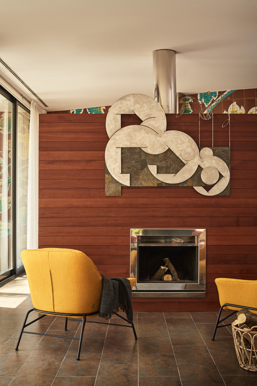 Fauteuil moderne 86x91 h43 cm Sadira avec accoudoirs en tissu moutarde