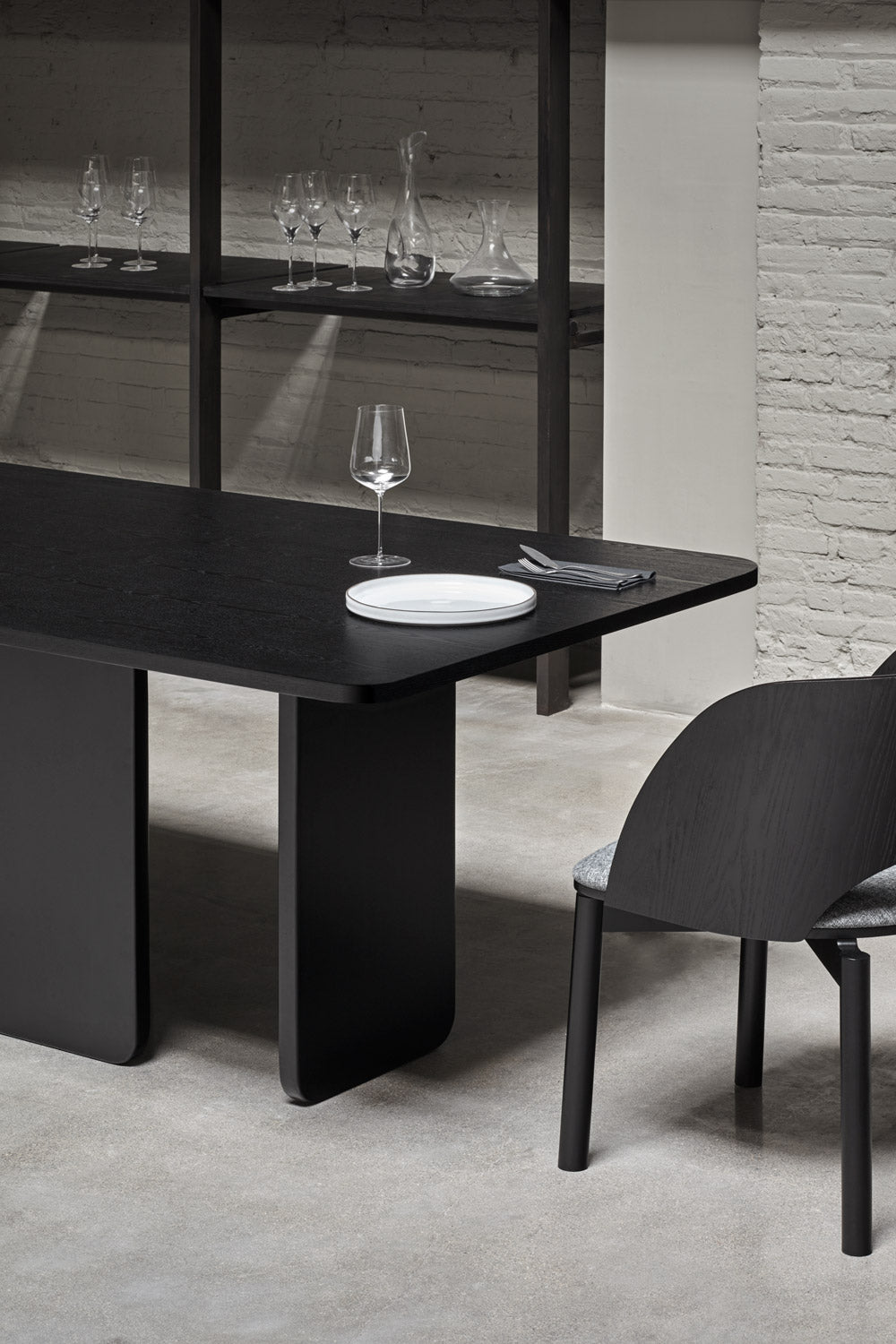 Table à manger 6 places 200x100 cm Arq de Teulat en bois naturel noir