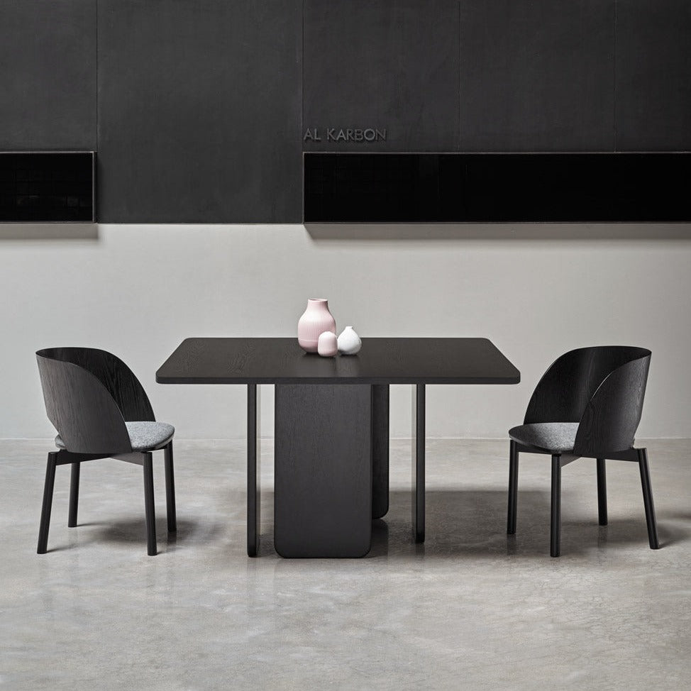 Table à manger 4 places 137x137 cm Arq de Teulat en frêne noir