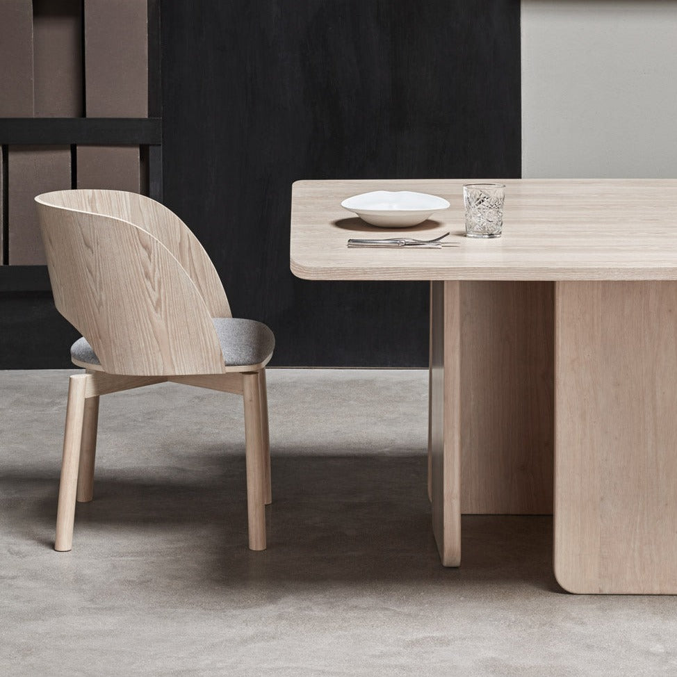 Table à manger 4 places 137x137 cm Arq de Teulat en frêne naturel