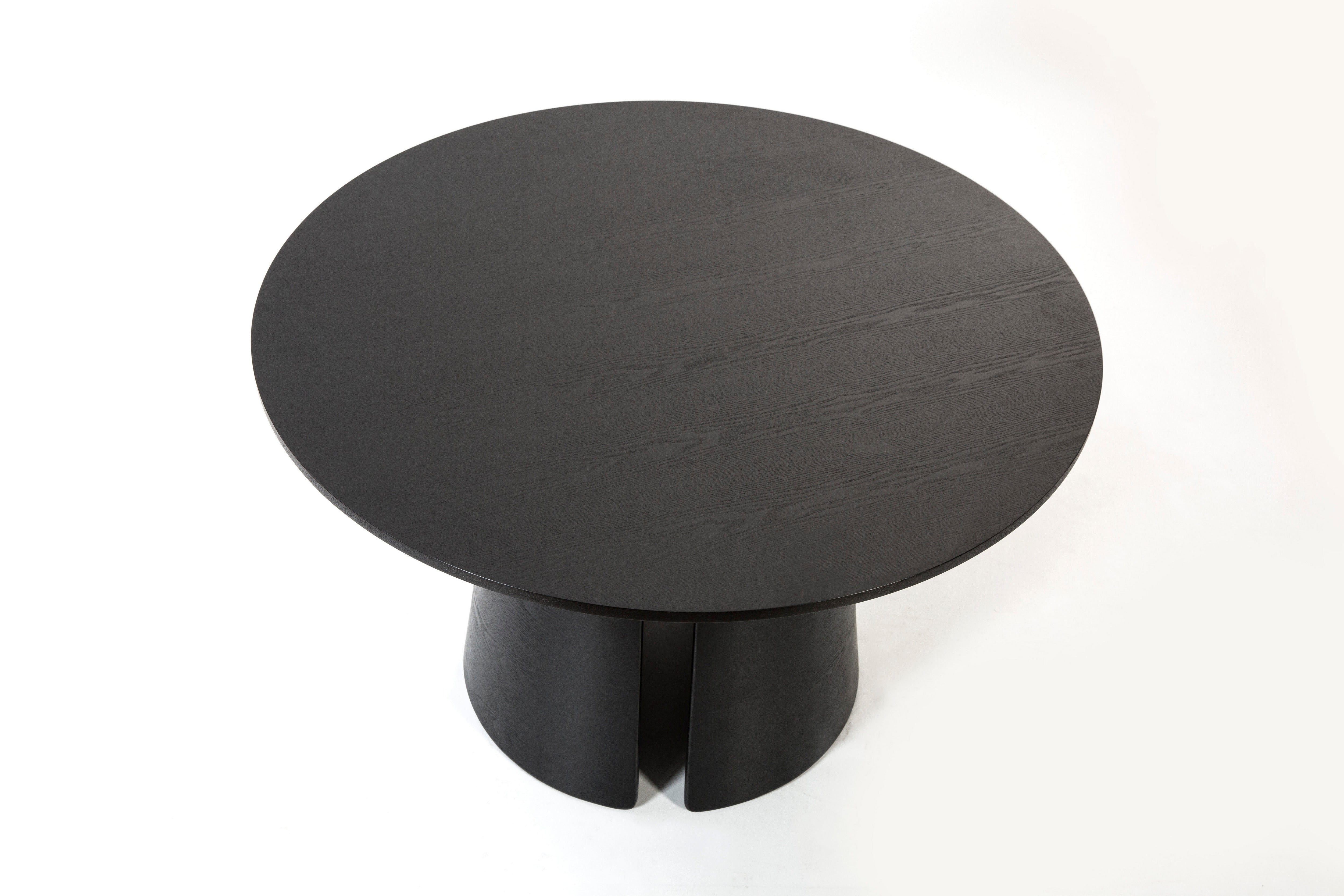 Table ronde à manger 4 places Ø137 h75 cm Cep de Teulat en bois noir