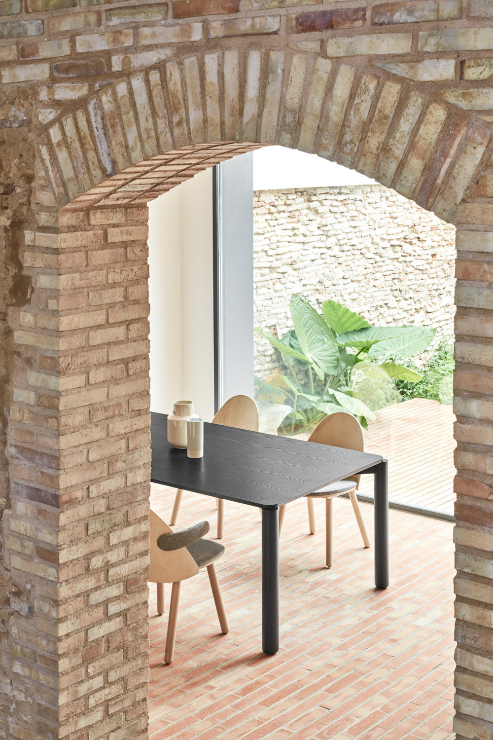 Table à manger 6 places 180x100 cm Atlas par Teulat en bois noir