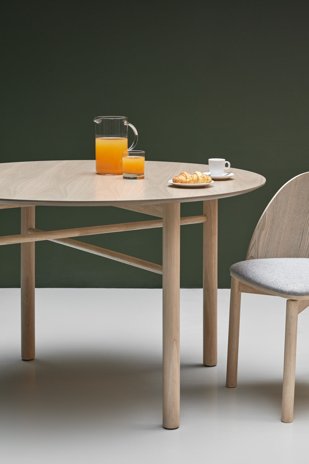 Table à manger Ø 120 cm Junco 4 places en bois naturel