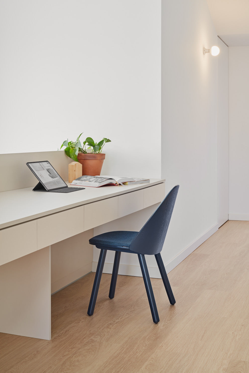 Lot de 2 chaises Uma en bois et tissu bleu