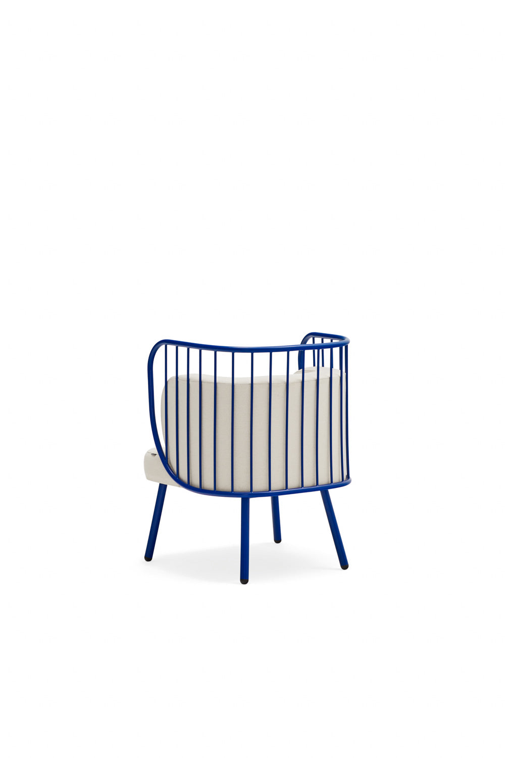 Fauteuil 67x83 h44 cm en tissu crème et structure en métal bleu