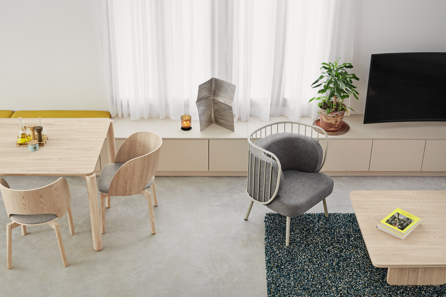 Fauteuil 67x83 h44 cm Nabi en tissu gris et structure en métal crème