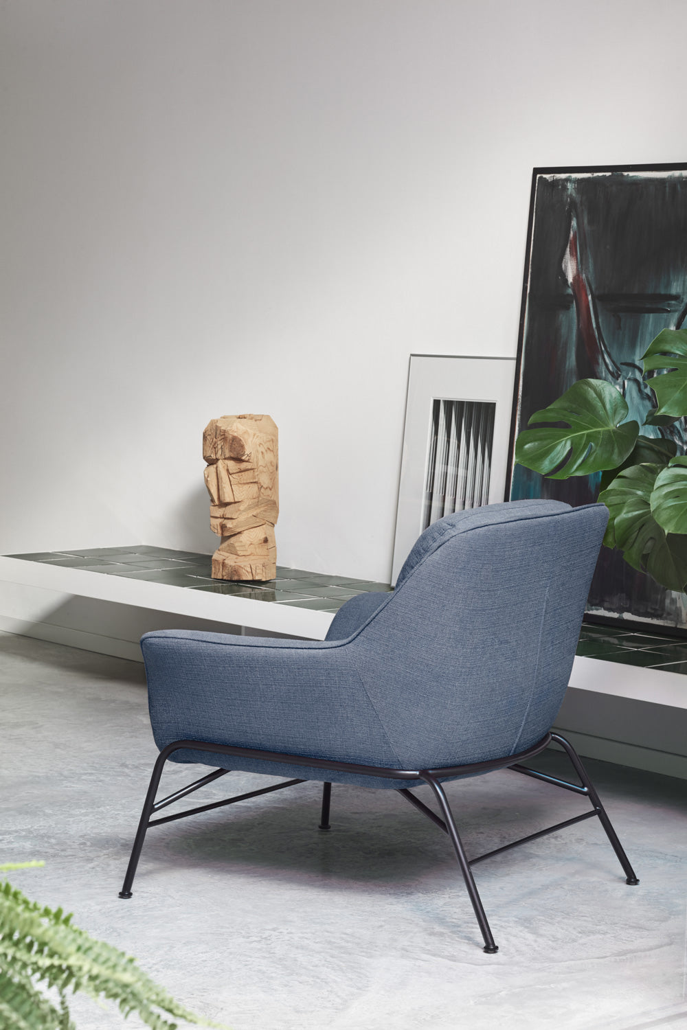 Fauteuil moderne Sadira avec accoudoirs en tissu bleu