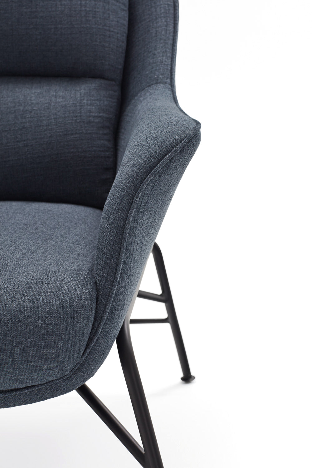 Fauteuil moderne Sadira avec accoudoirs en tissu bleu