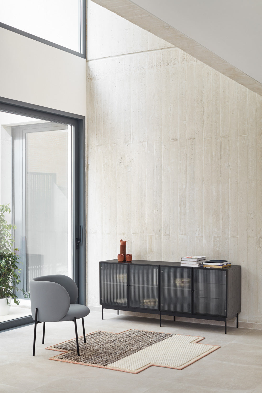 Fauteuil 66x74 h49 cm Mogi en tissu gris foncé avec structure en métal