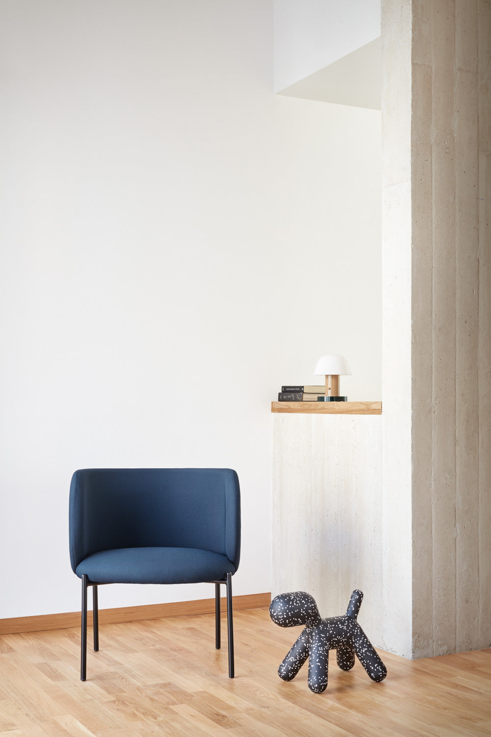 Fauteuil 66x74 h49 en tissu bleu avec structure en métal