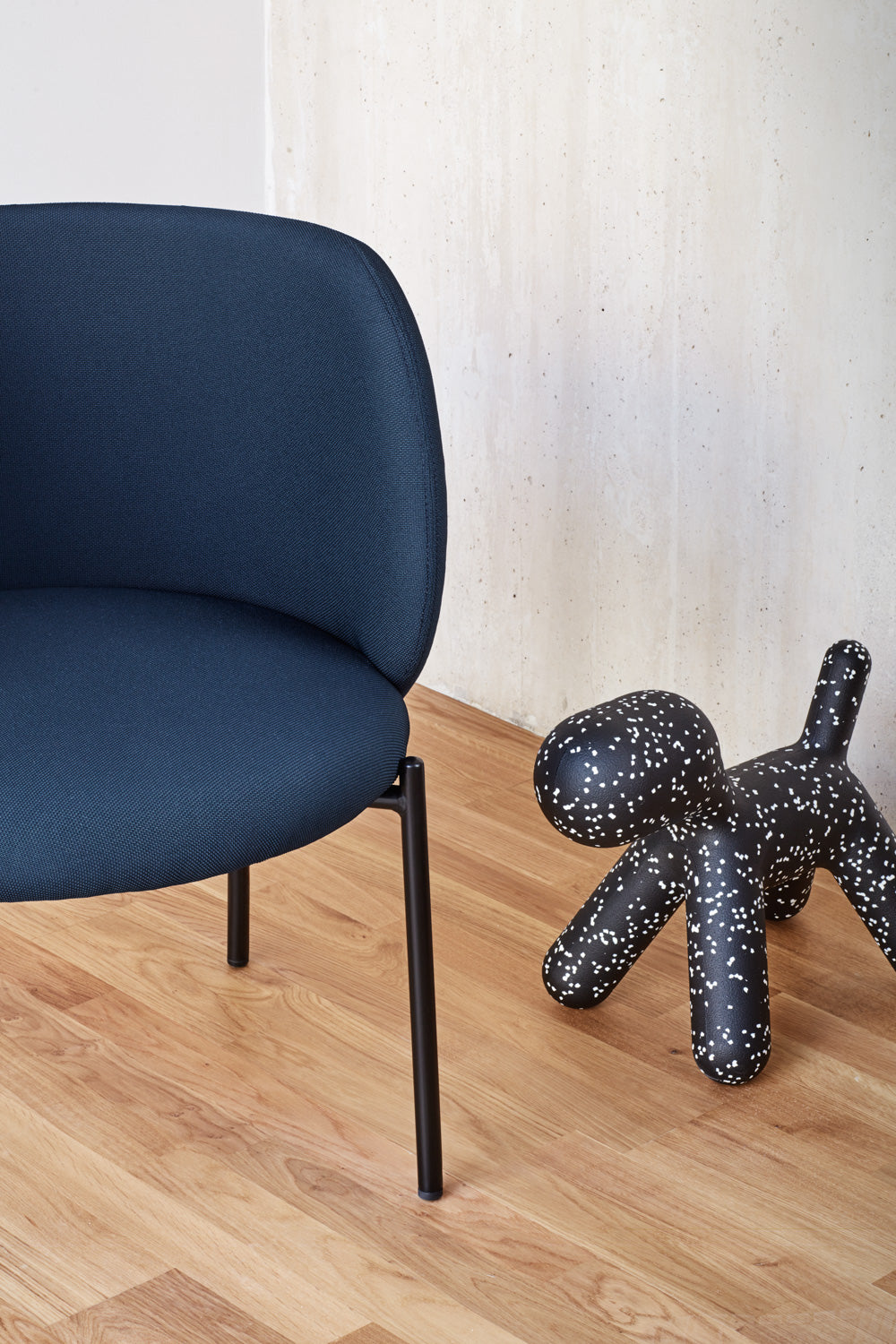 Fauteuil 66x74 h49 en tissu bleu avec structure en métal