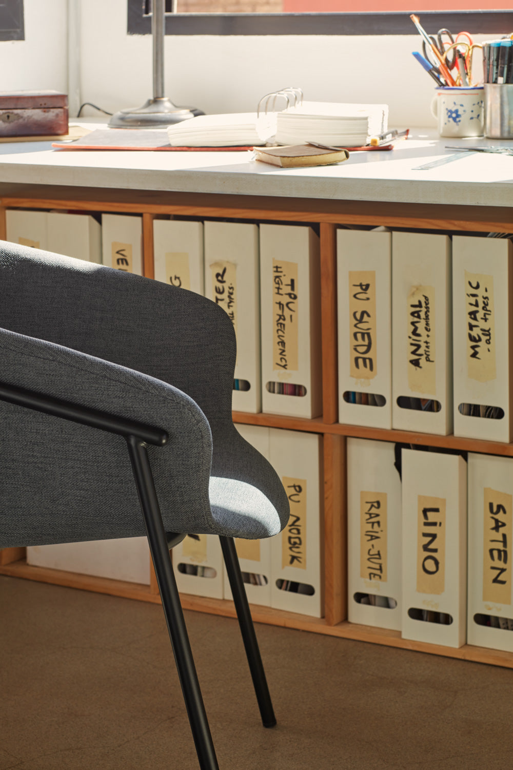 Lot de 2 chaises 66x79 h47 cm Hug gris foncé en polyester