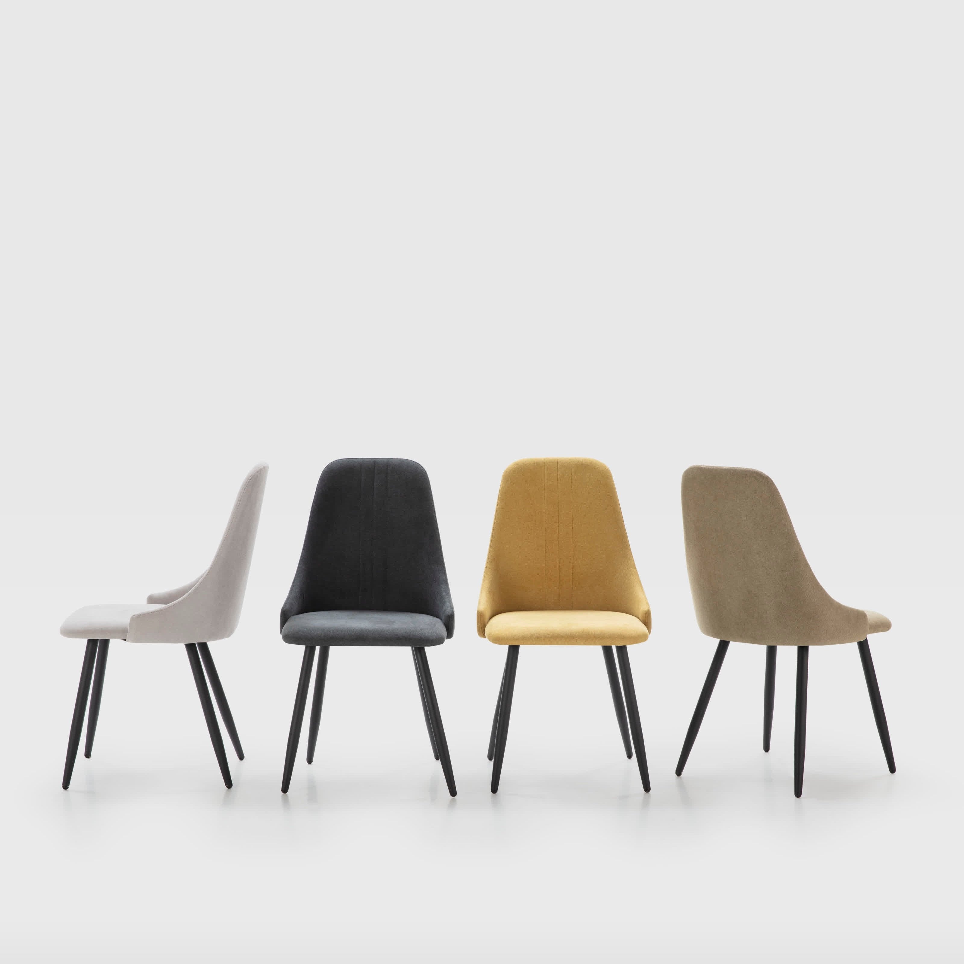 Set di 4 sedie in tessuto e gambe in metallo nero Gabri 44x44 h91 cm