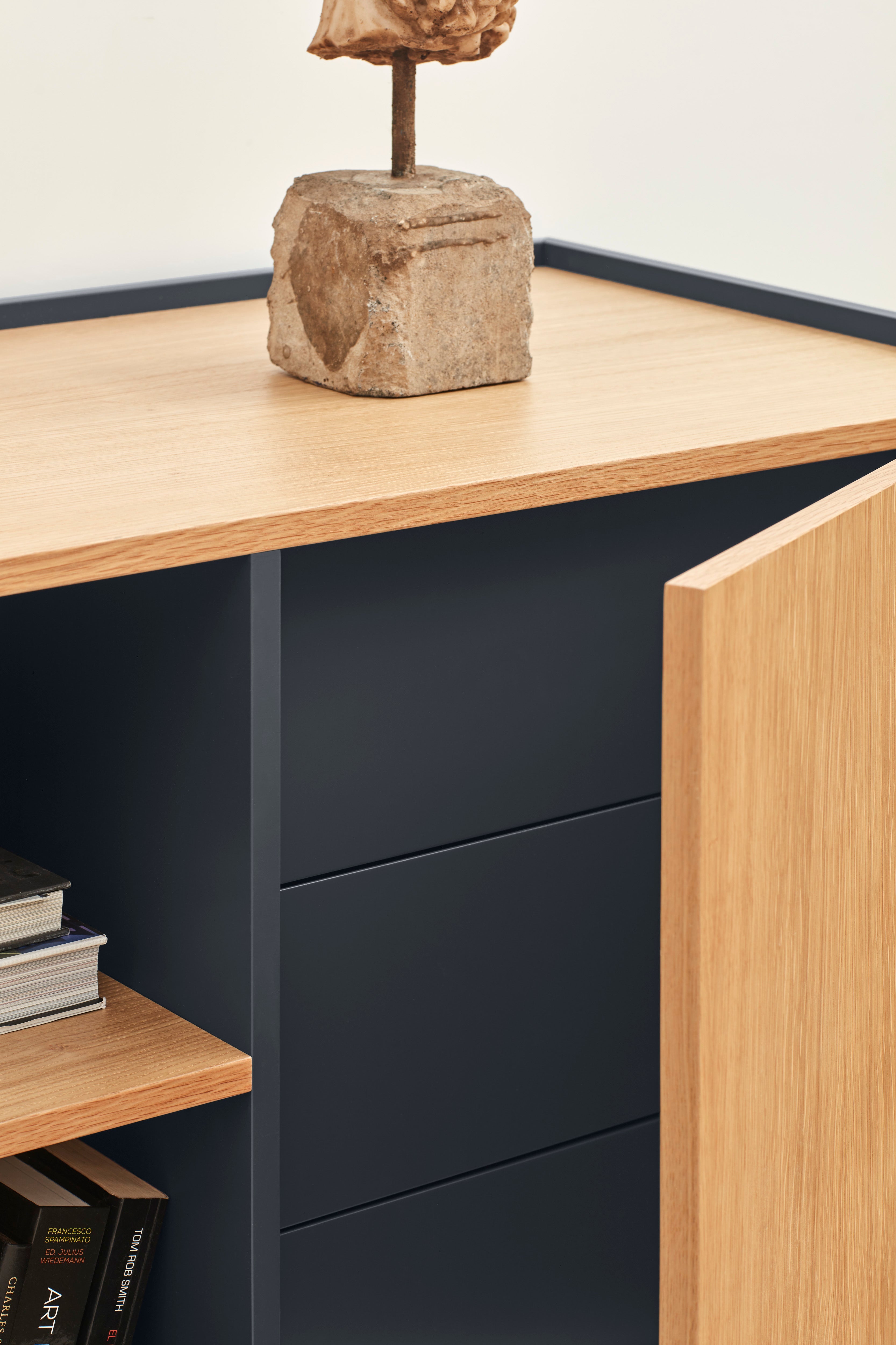 Buffet 2 portes 3 tiroirs 135x78 cm Otto en bois chêne gris anthracite