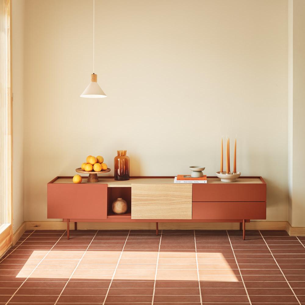 Meuble TV 2 portes 2 tiroirs 180x45 cm Otto en bois de chêne et terre cuite