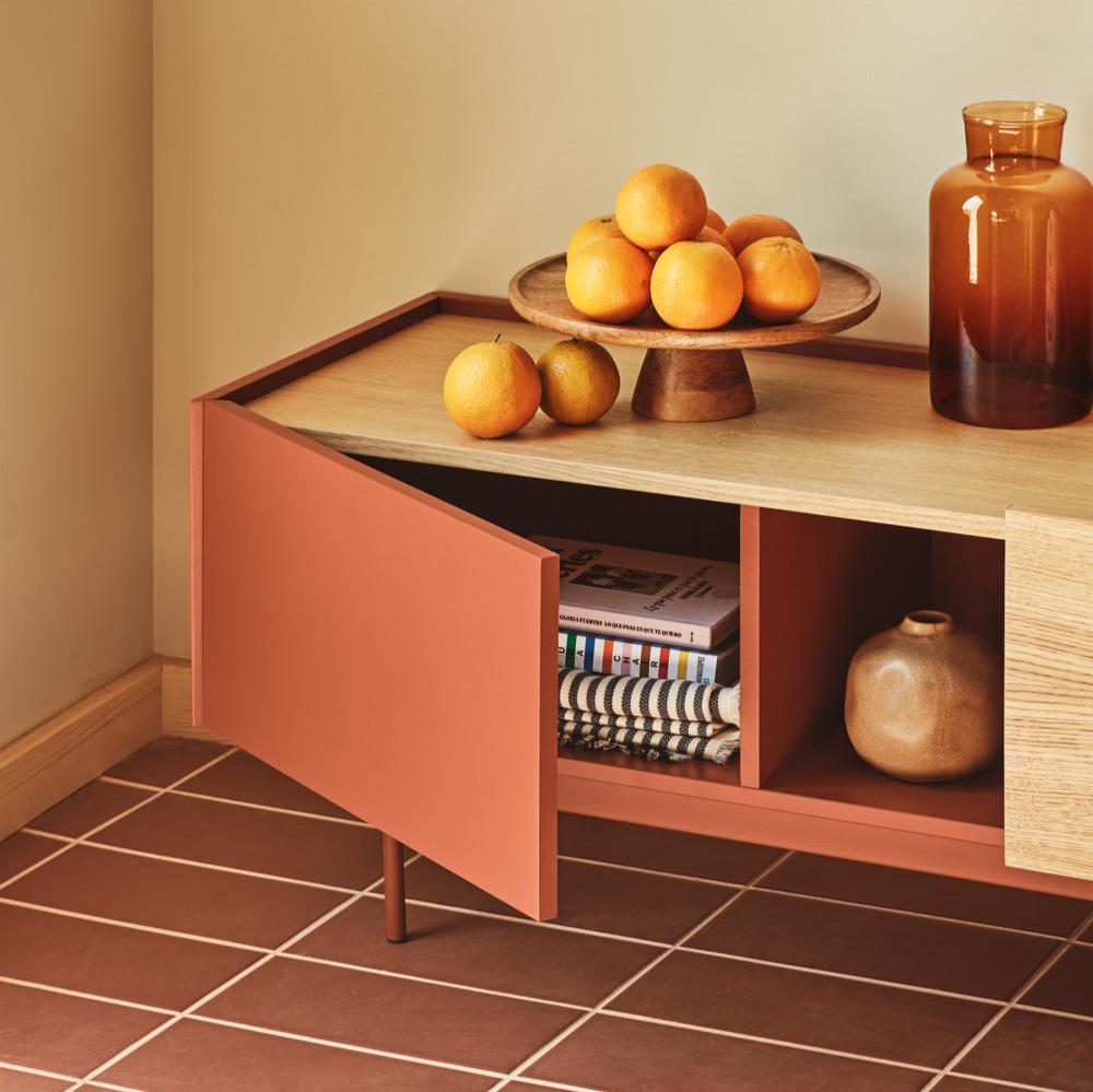 Meuble TV 2 portes 2 tiroirs 180x45 cm Otto en bois de chêne et terre cuite