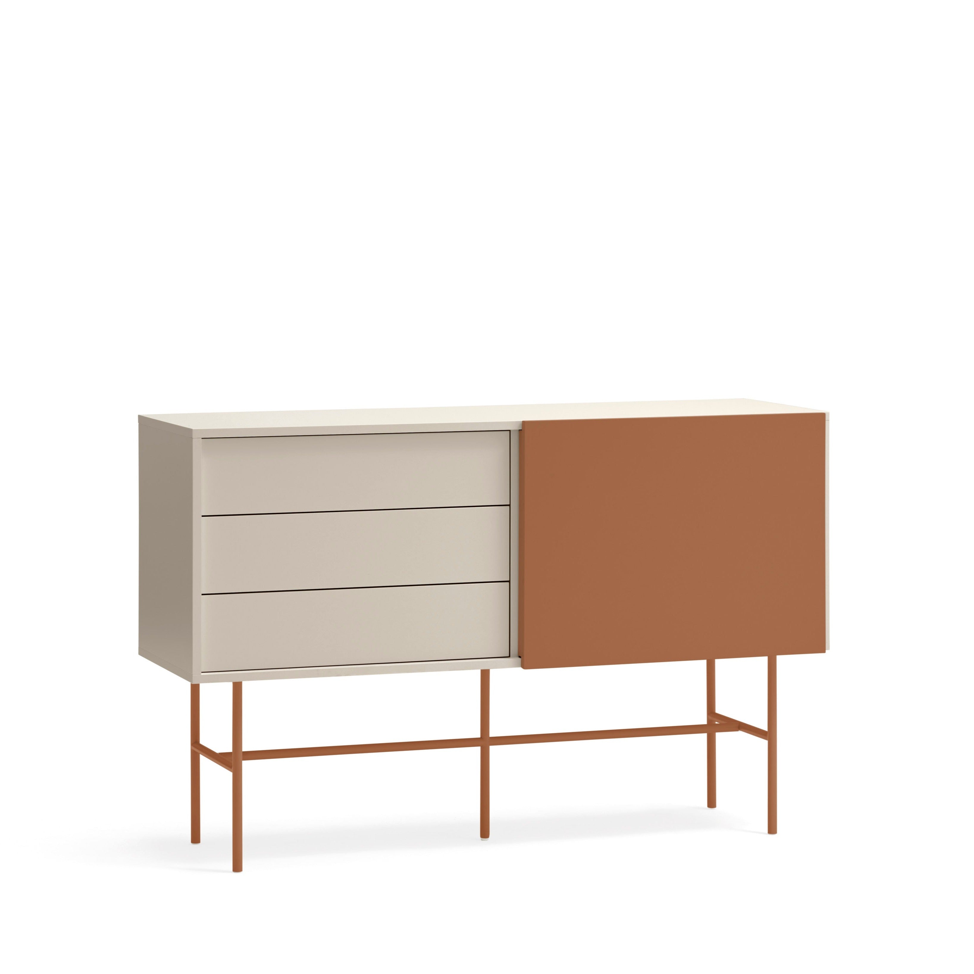 Commode 3 tiroirs et porte coulissante laquée sable et terre cuite Nube par Teulat 140x91 cm