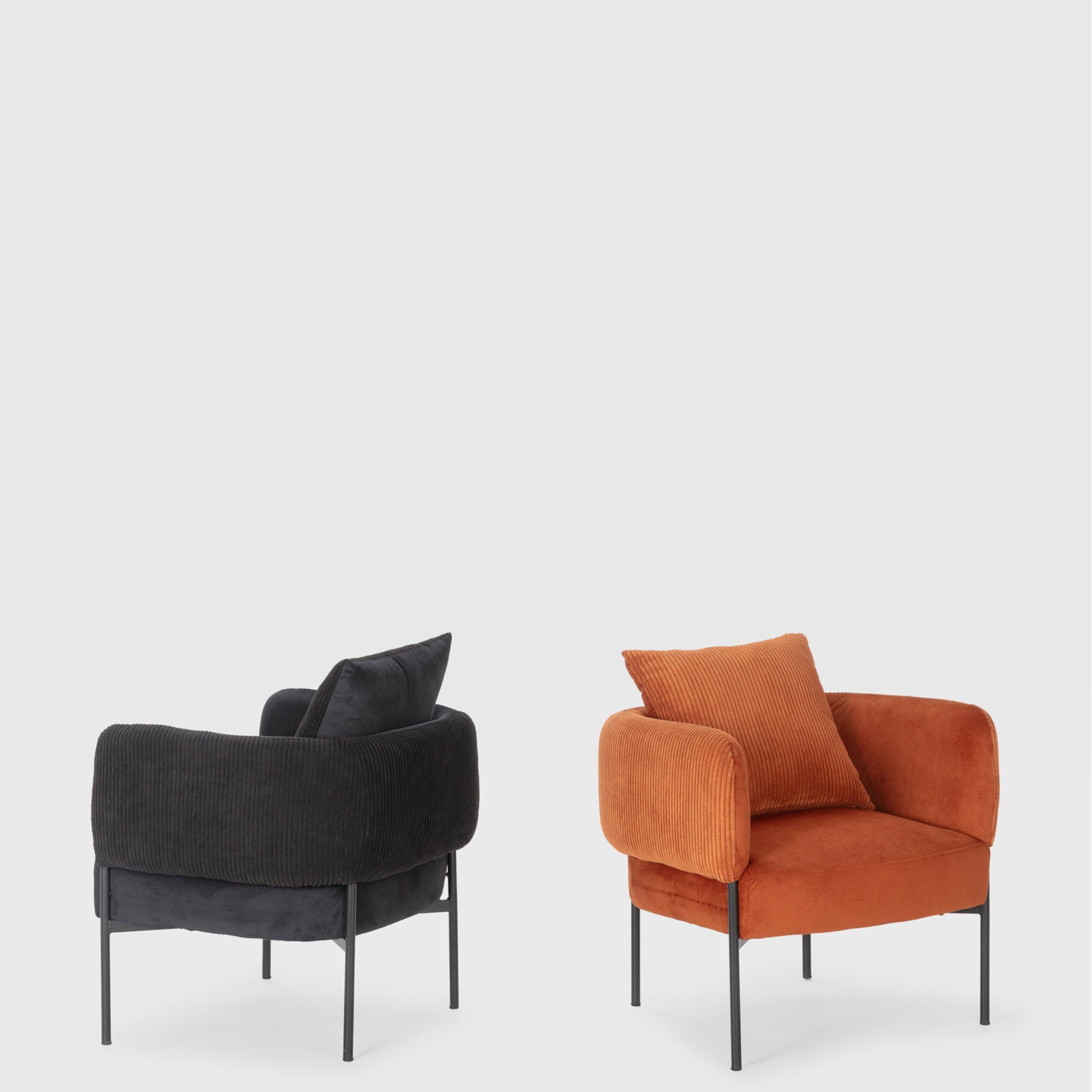 Poltrona in velluto a coste con gambe in metallo Arno 70x61 h72 cm