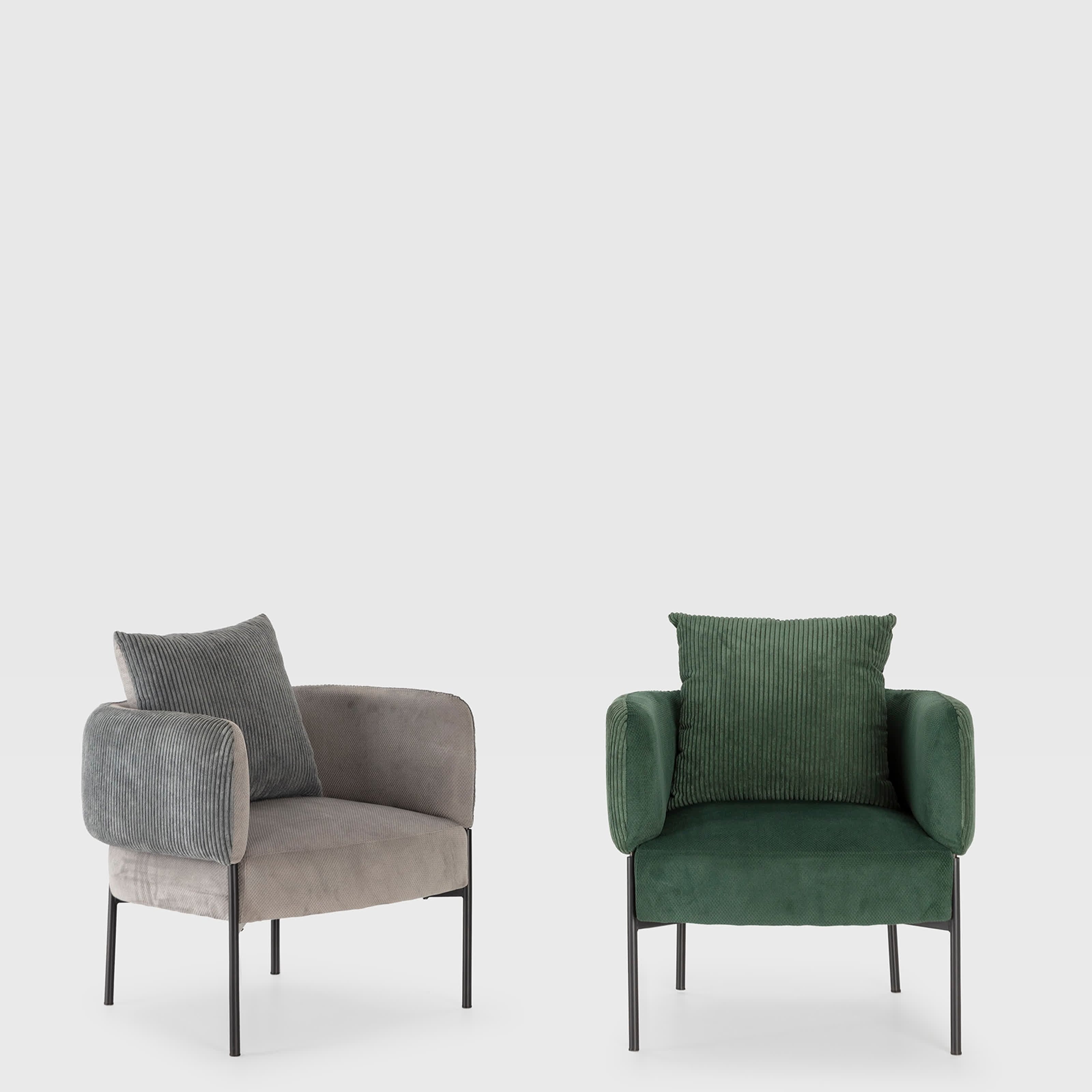 Poltrona in velluto a coste con gambe in metallo Arno 70x61 h72 cm