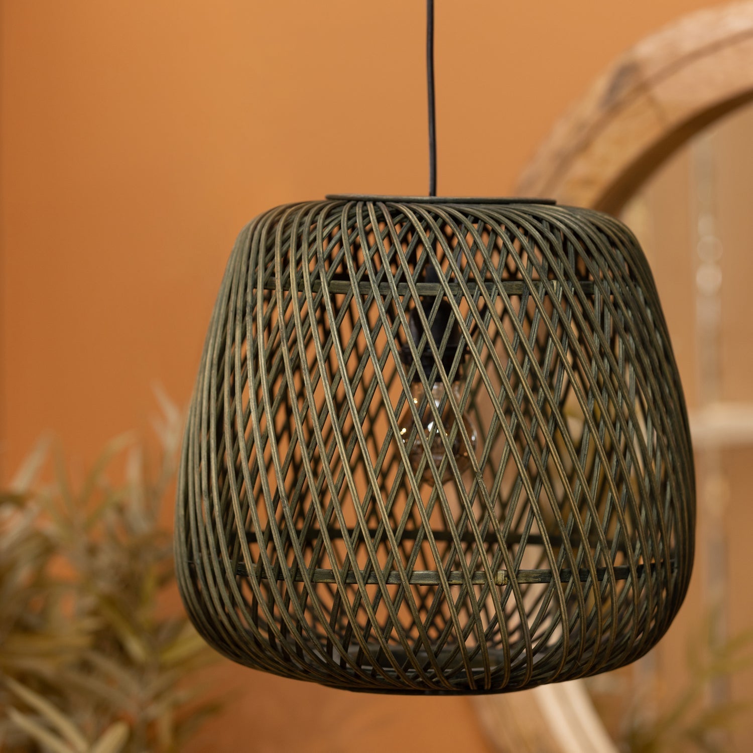 Lampe à suspension en bambou vert Moza 36x36cm