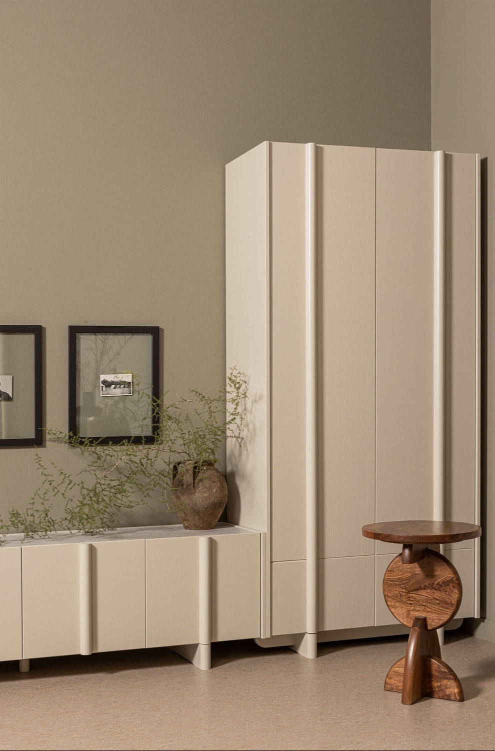 Meuble TV 4 portes en bois de pin Basu 53x200 cm