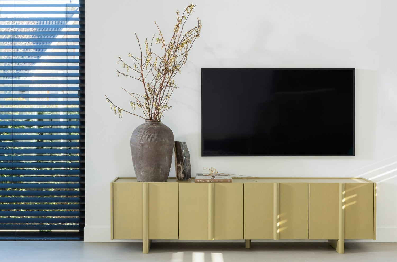 Meuble TV 4 portes en bois de pin Basu 53x200 cm