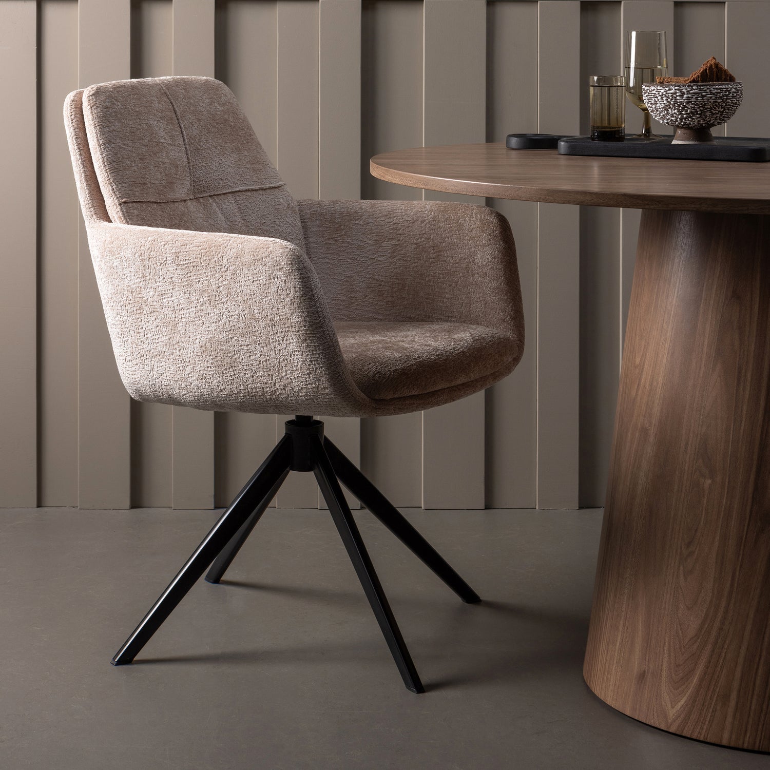 Table à manger ronde en noyer Moon 75x120 cm