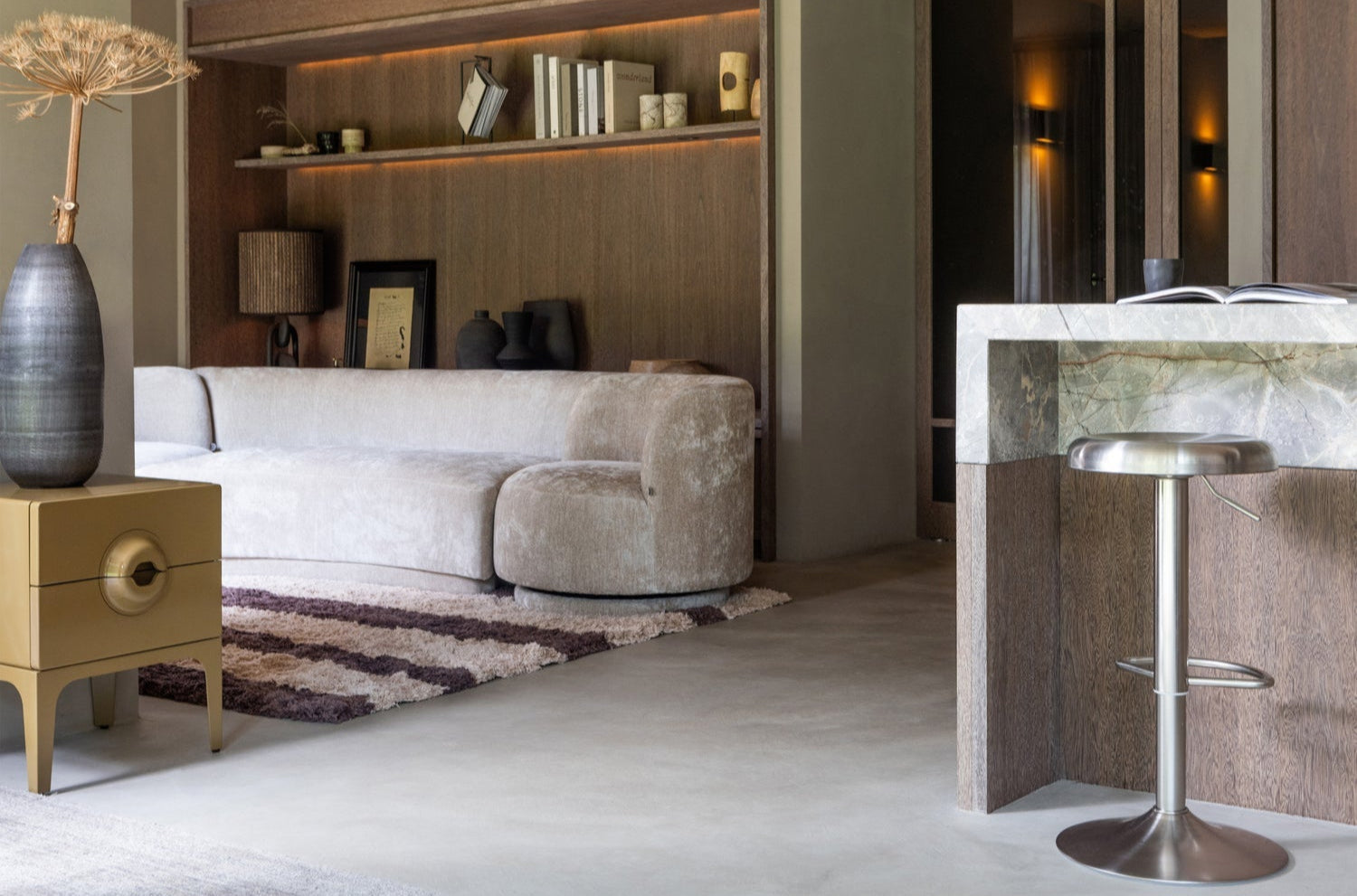 Table de chevet 2 tiroirs en bois jaune miel Merge 44x45 cm