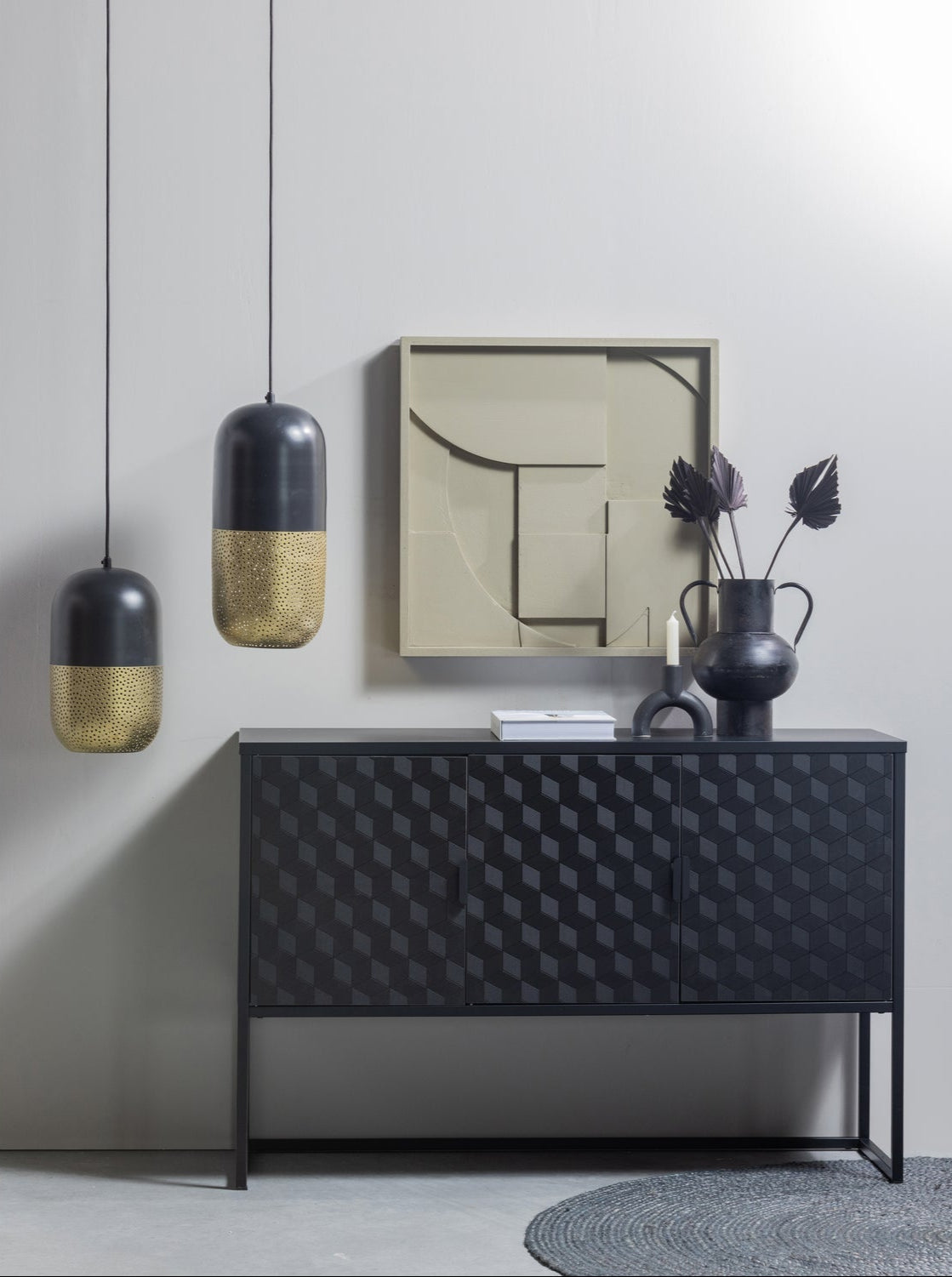 Lampada a sospensione in metallo nero opaco e ottone Tirsa