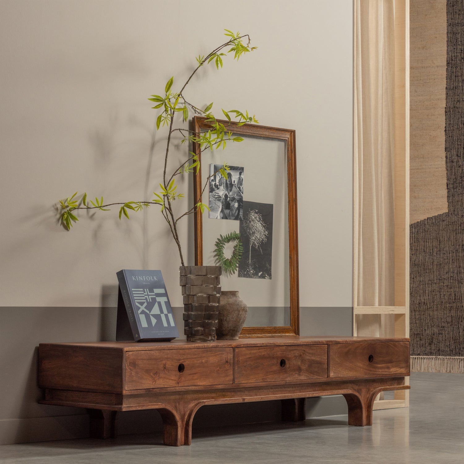 Meuble TV 3 tiroirs en bois de manguier Staes 37x180 cm