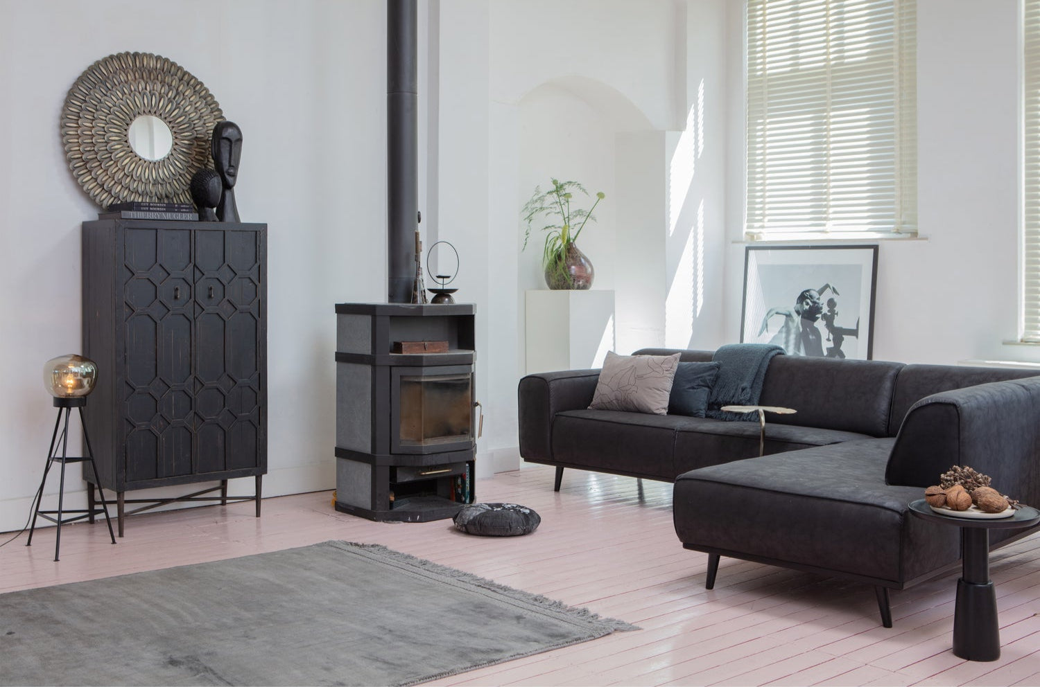 Buffet 2 portes en bois de pin naturel noir Bequest 143x75 cm