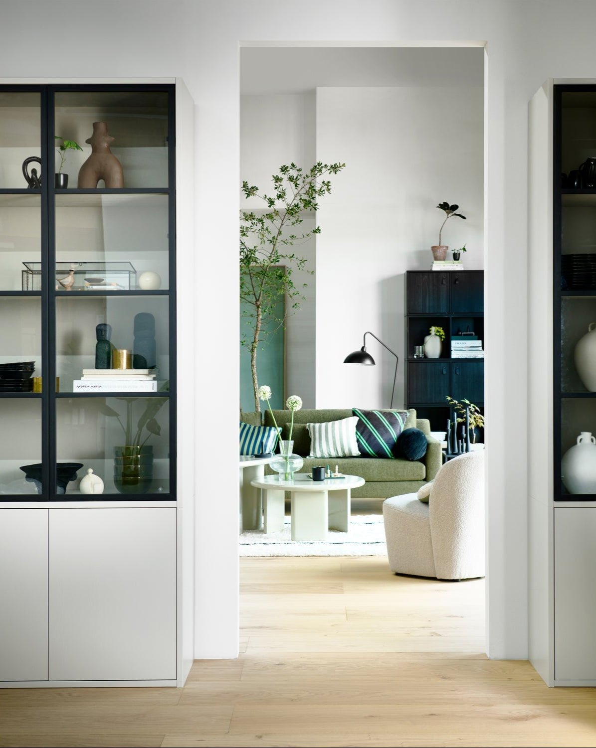 Vetrina 4 ante in legno di pino grigio nebbia Basic 230x101 cm