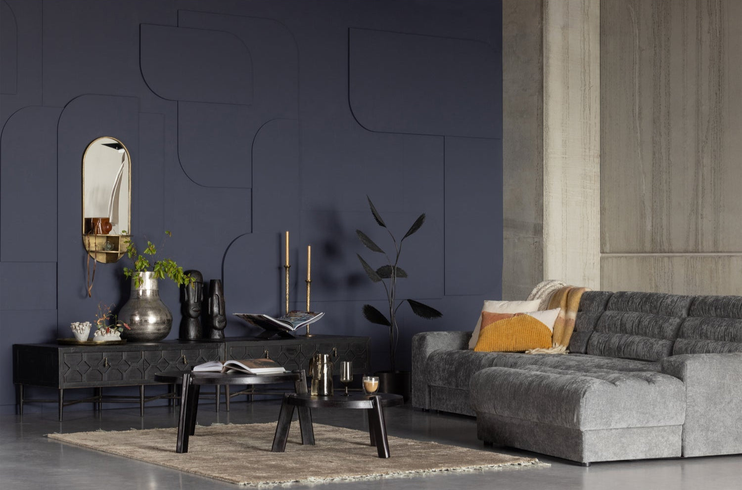 Tavolino 2 cassetti in legno di pino nero Bequest 46x120 cm