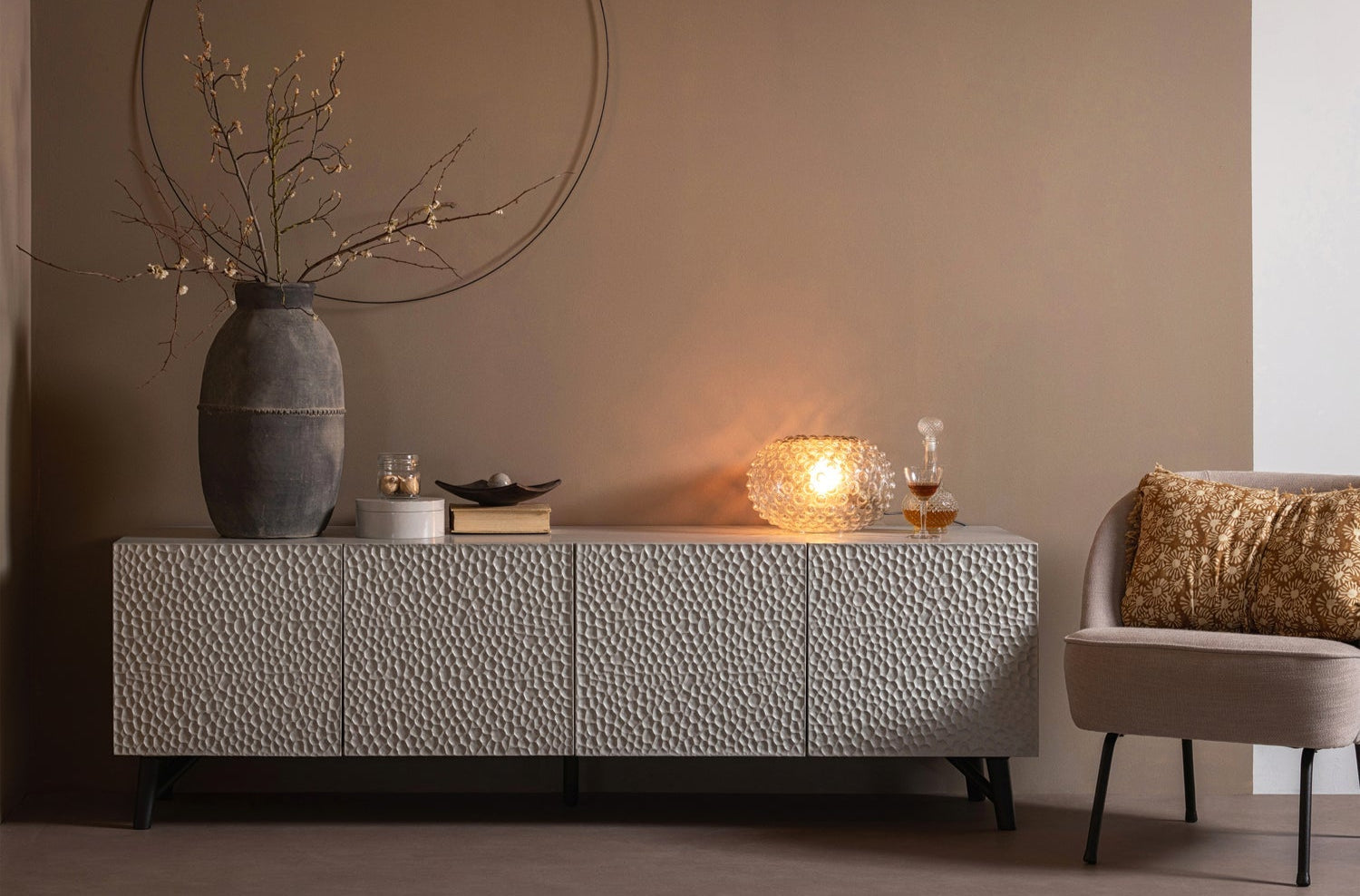 Meuble TV 4 portes couleur brouillard Carved 56x181 cm