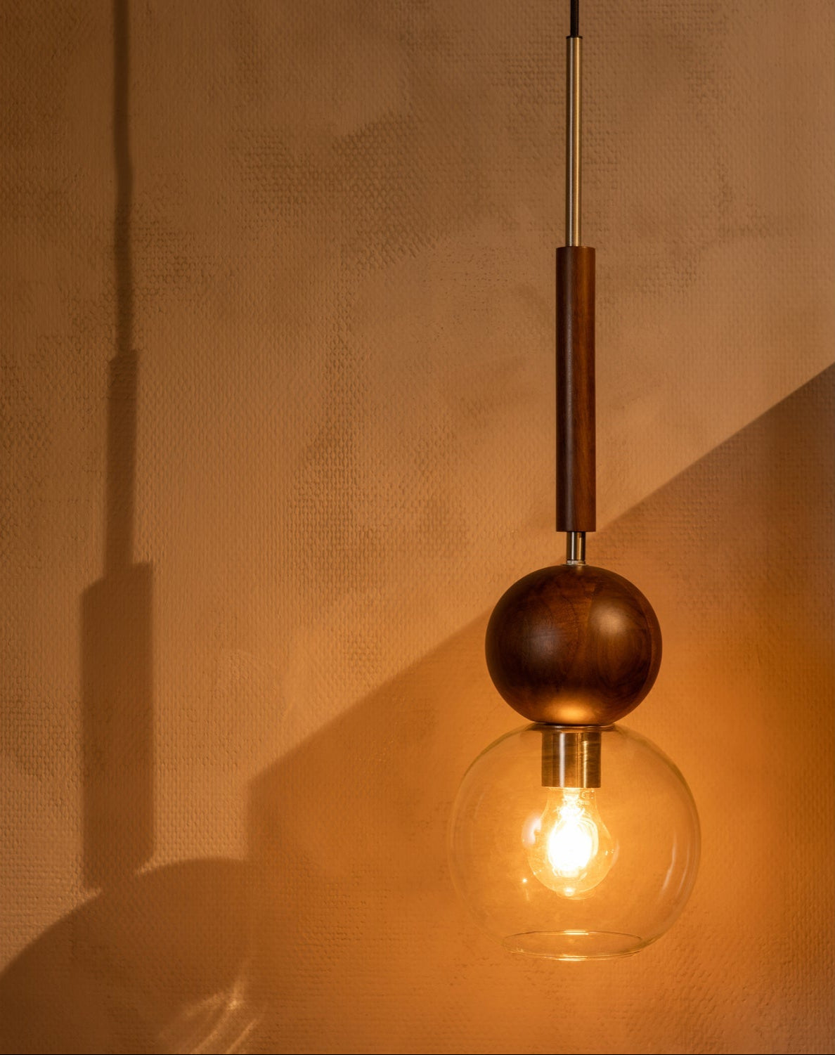 Lampada a sospensione in legno di noce/vetro Babble