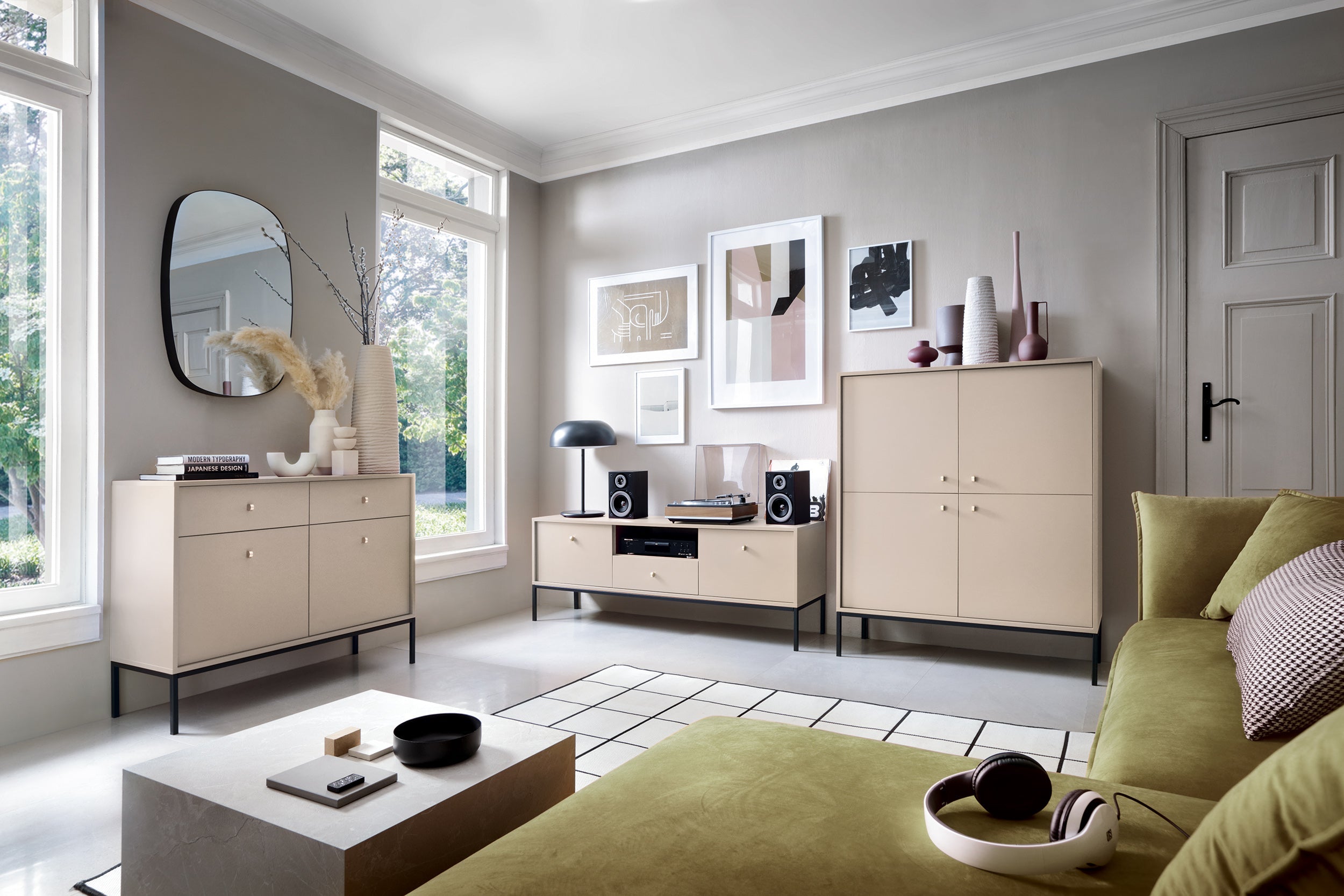 Buffet beige 4 portes et pieds en bois laminé Canterno 104x125 cm