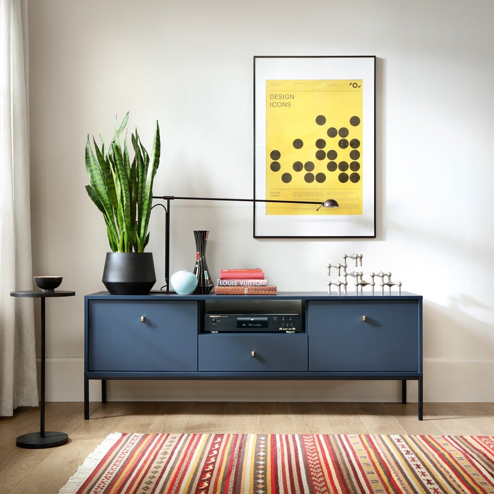 Meuble TV 2 portes 1 tiroir et pieds en bois laminé bleu Canterno 154x39 cm