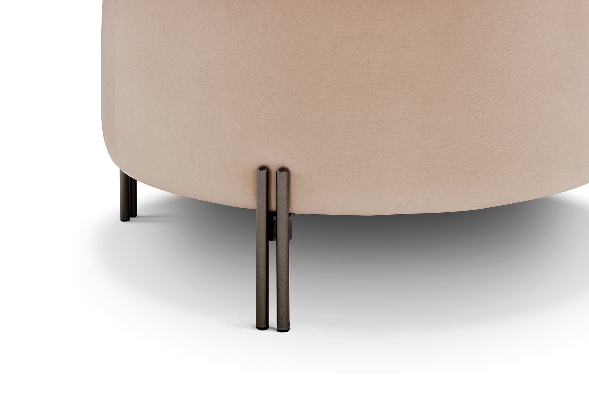 Pouf rangement rond Made in Italy en velours camel avec pieds en métal - Peglia