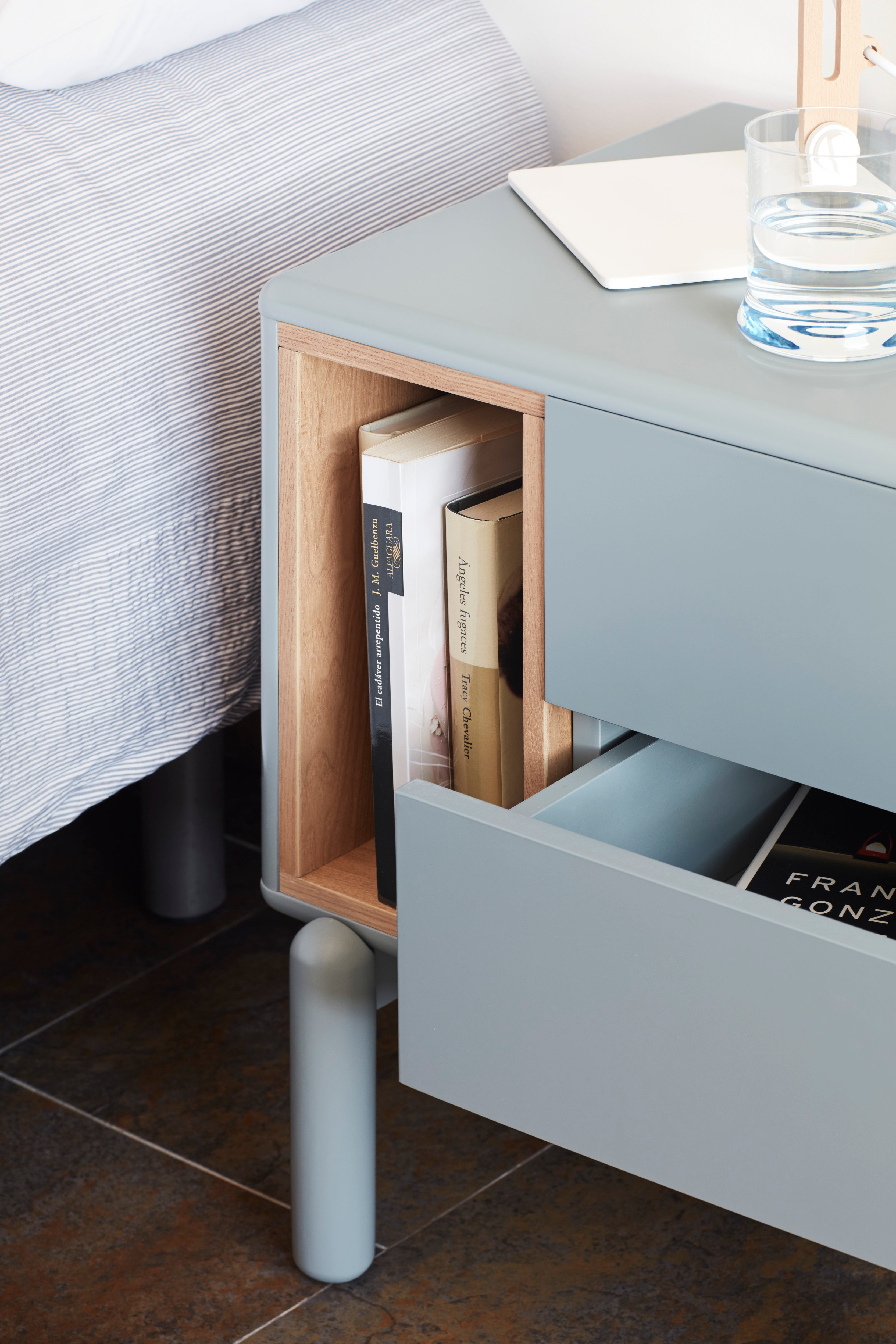 Table de chevet 2 tiroirs 48x35 cm Corvo de Teulat gris perle