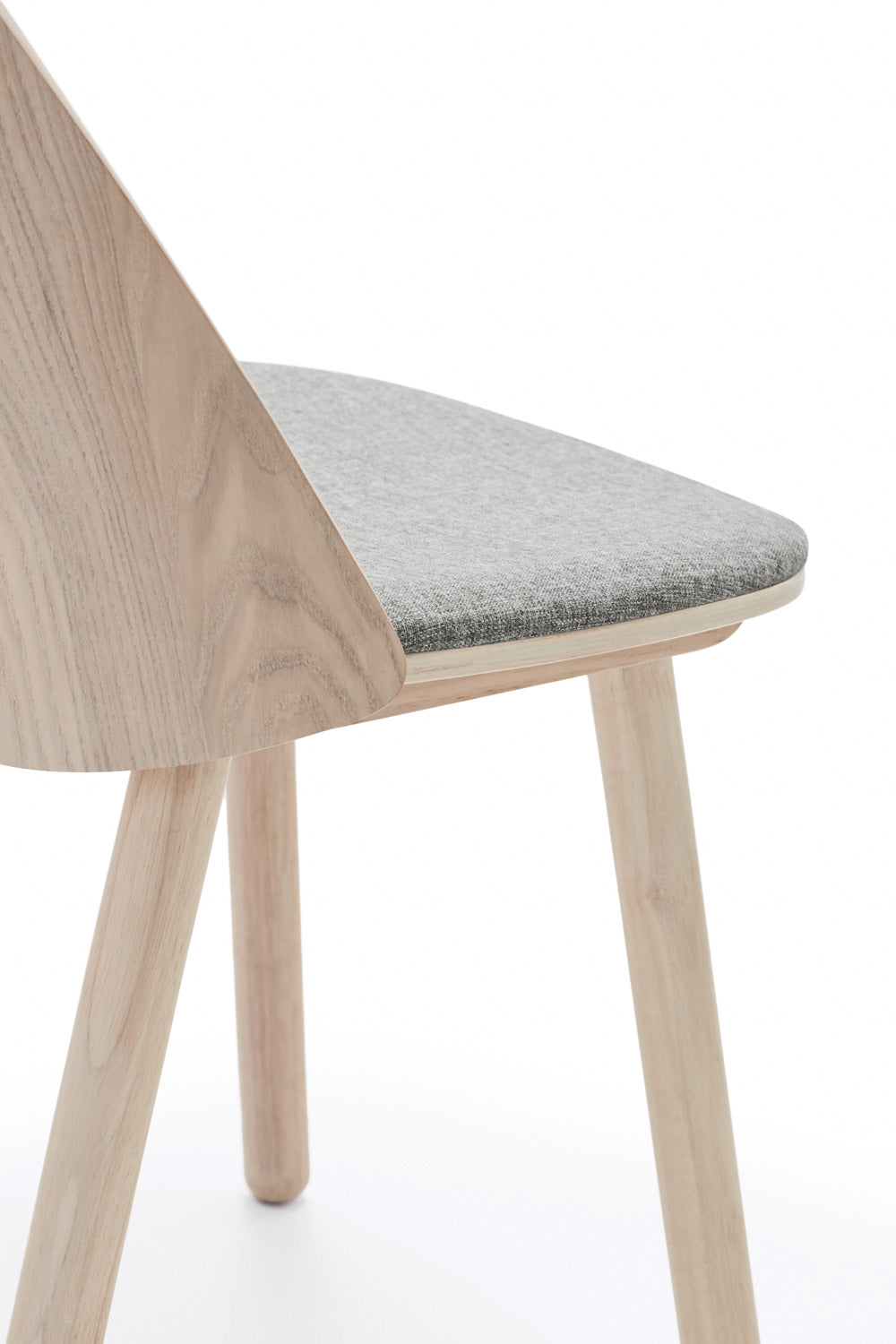 Lot de 2 chaises Uma en bois naturel et tissu gris clair 