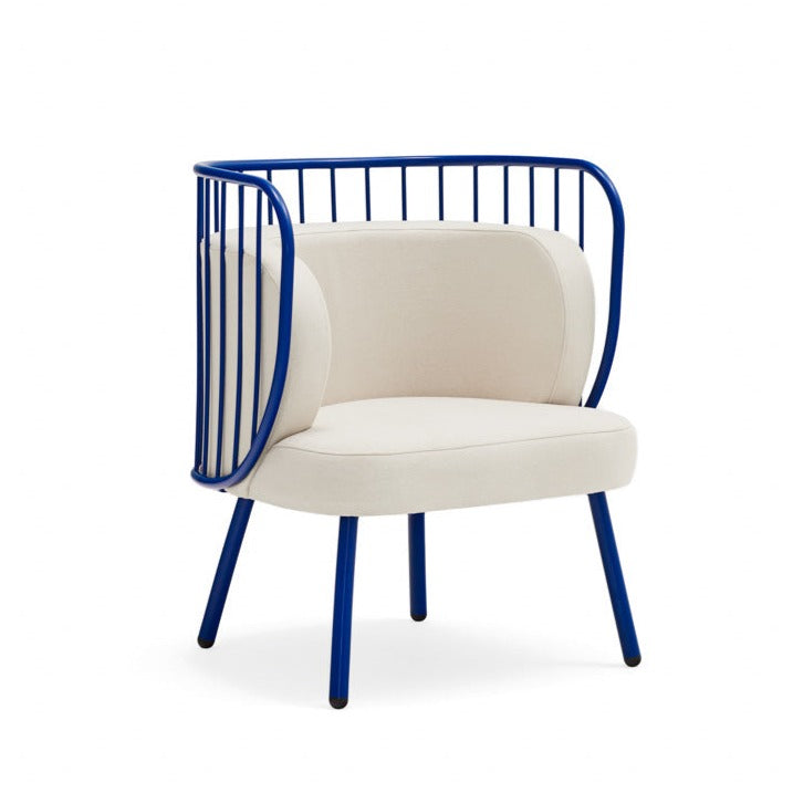 Fauteuil 67x83 h44 cm en tissu crème et structure en métal bleu 