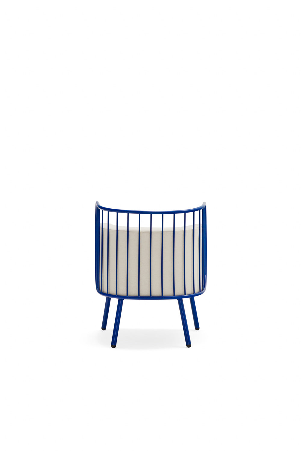 Fauteuil 67x83 h44 cm en tissu crème et structure en métal bleu 