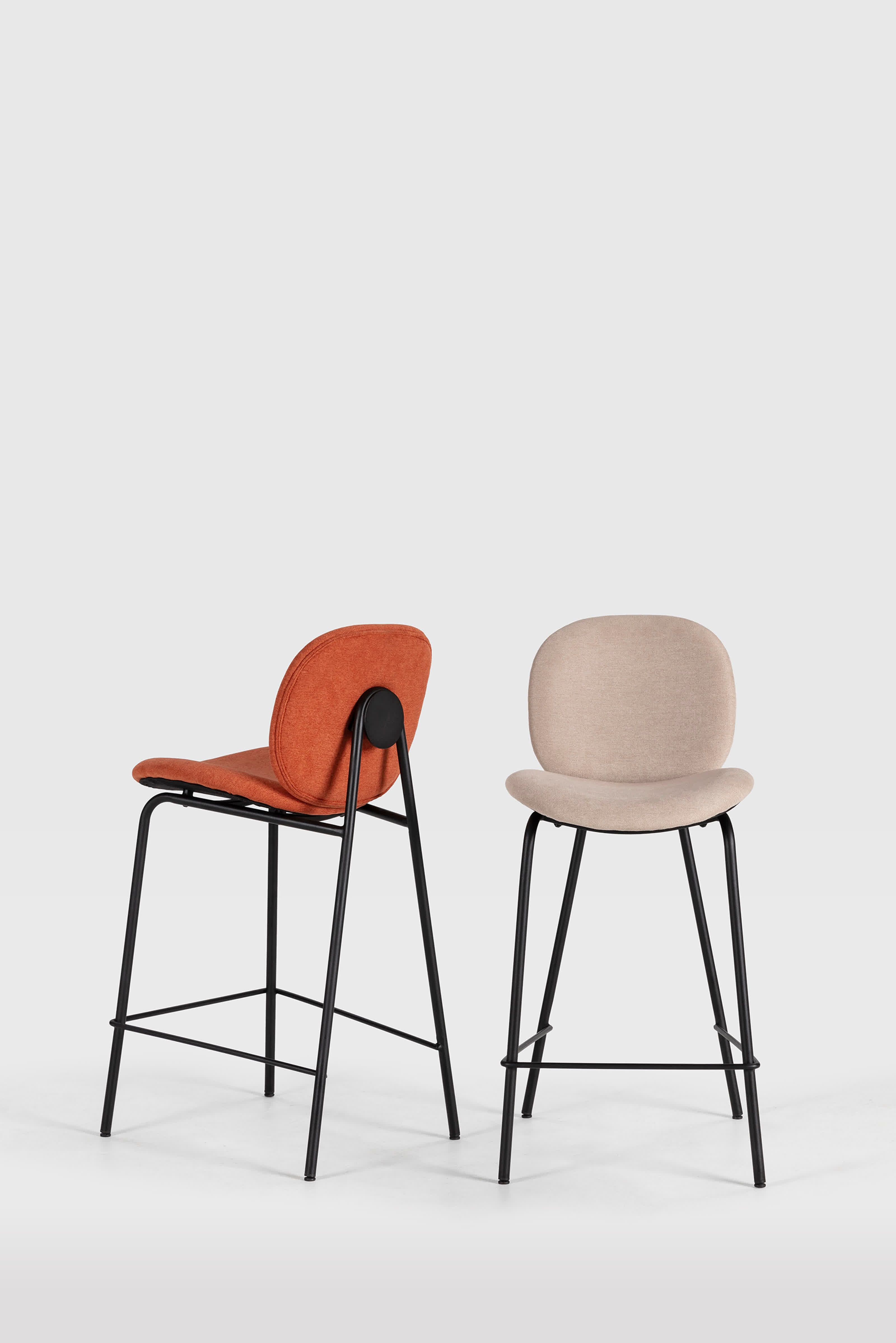 Set di 2 sgabelli in tessuto e struttura in metallo Corinna 46x48 h93 cm