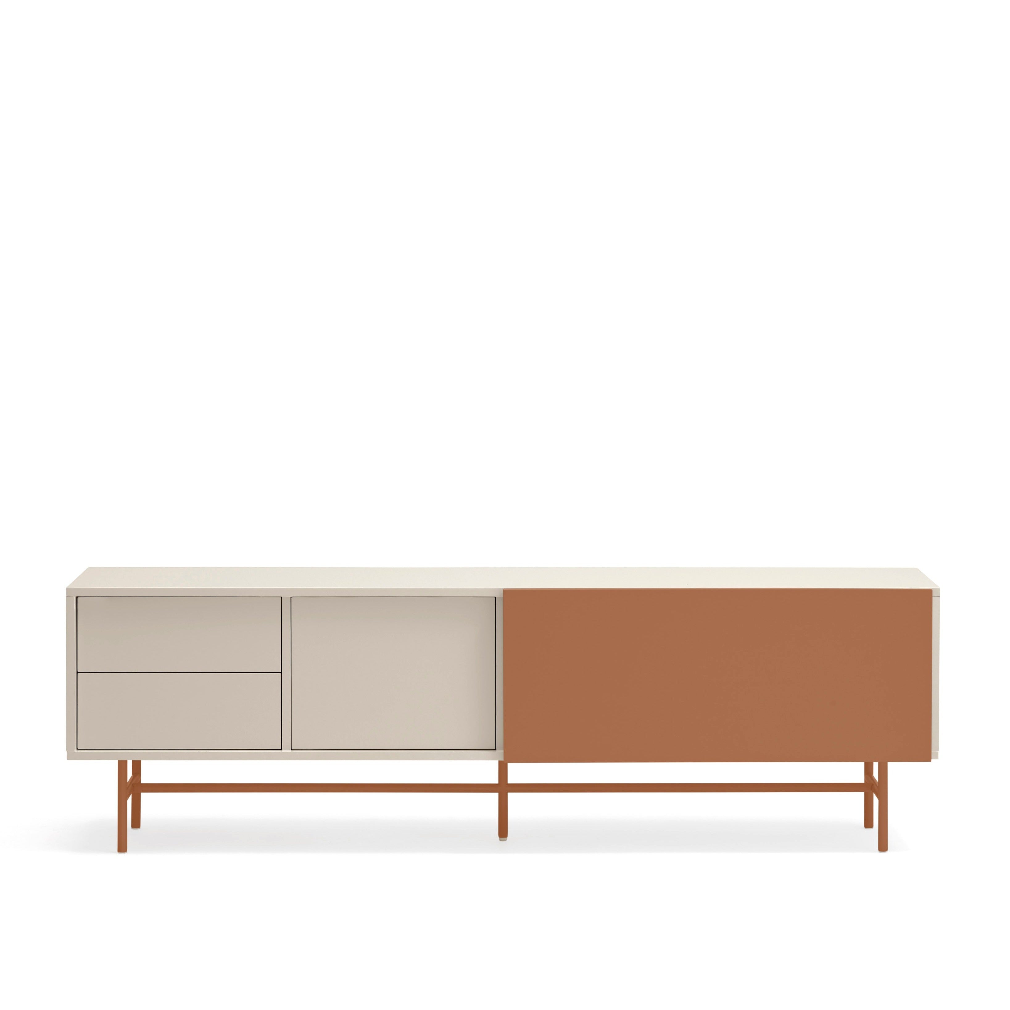 Meuble TV 2 portes et 2 tiroirs 180x56 cm Nube par Teulat laqué sable et terre cuite avec pied en fer 