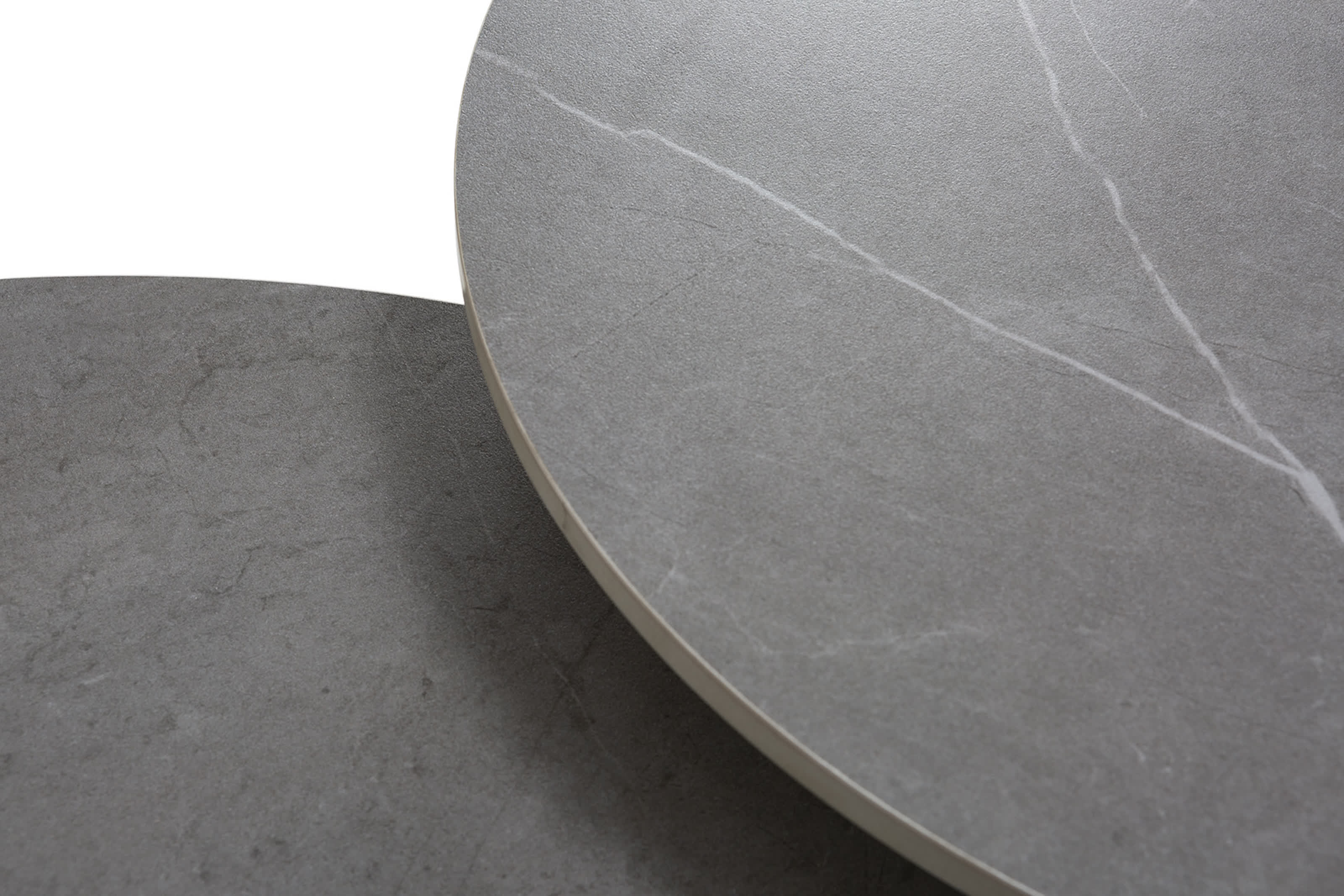 Set di 2 tavolini in pietra grigia Louna 70/50 x 40/45.5 cm